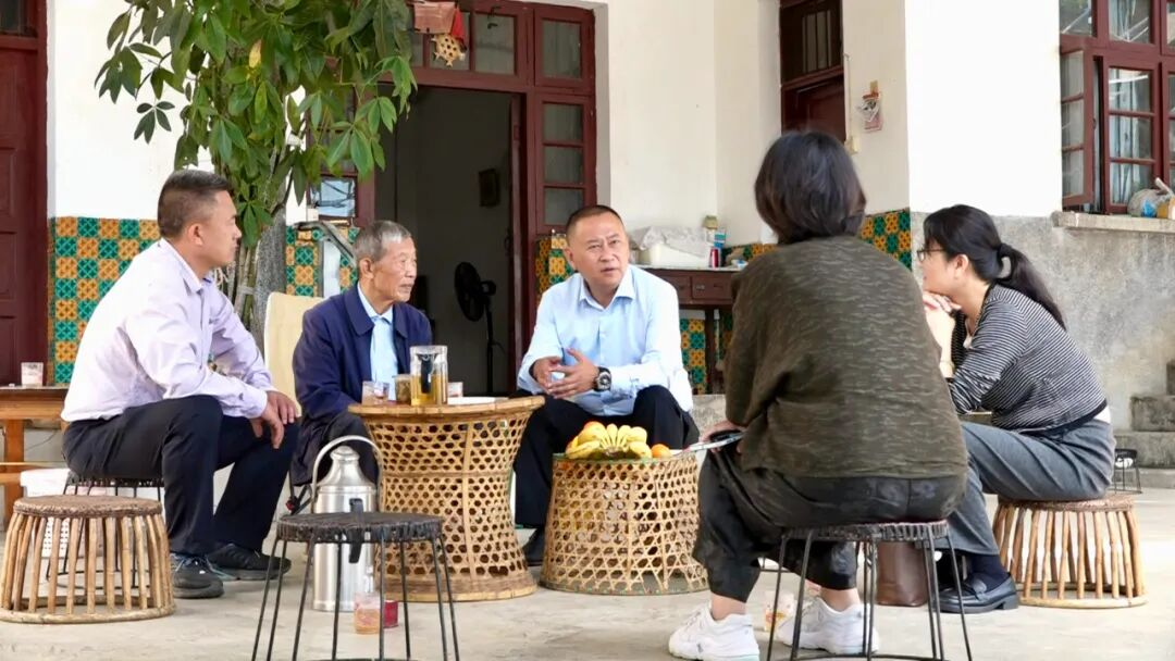 蔡伟开展重阳节走访慰问活动