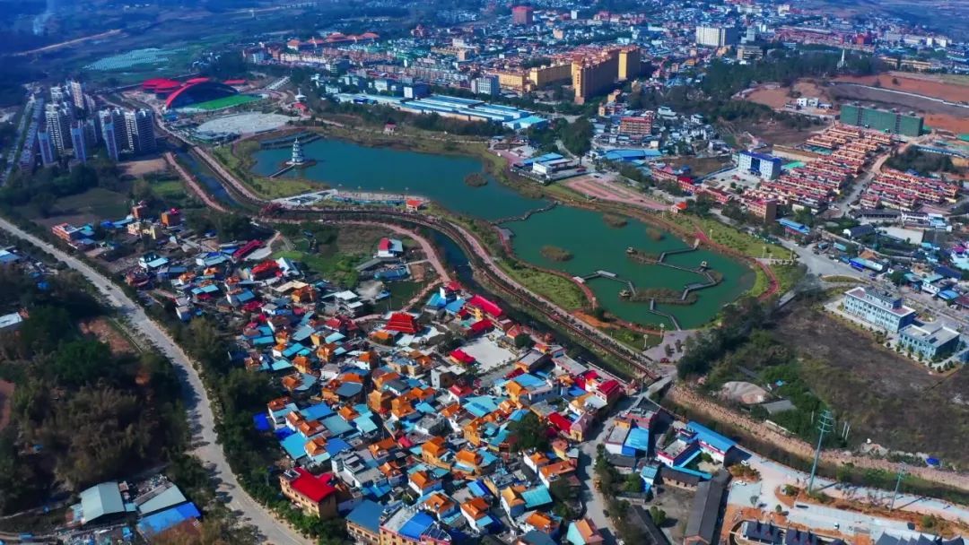 耿马：推窗见绿 出门游园